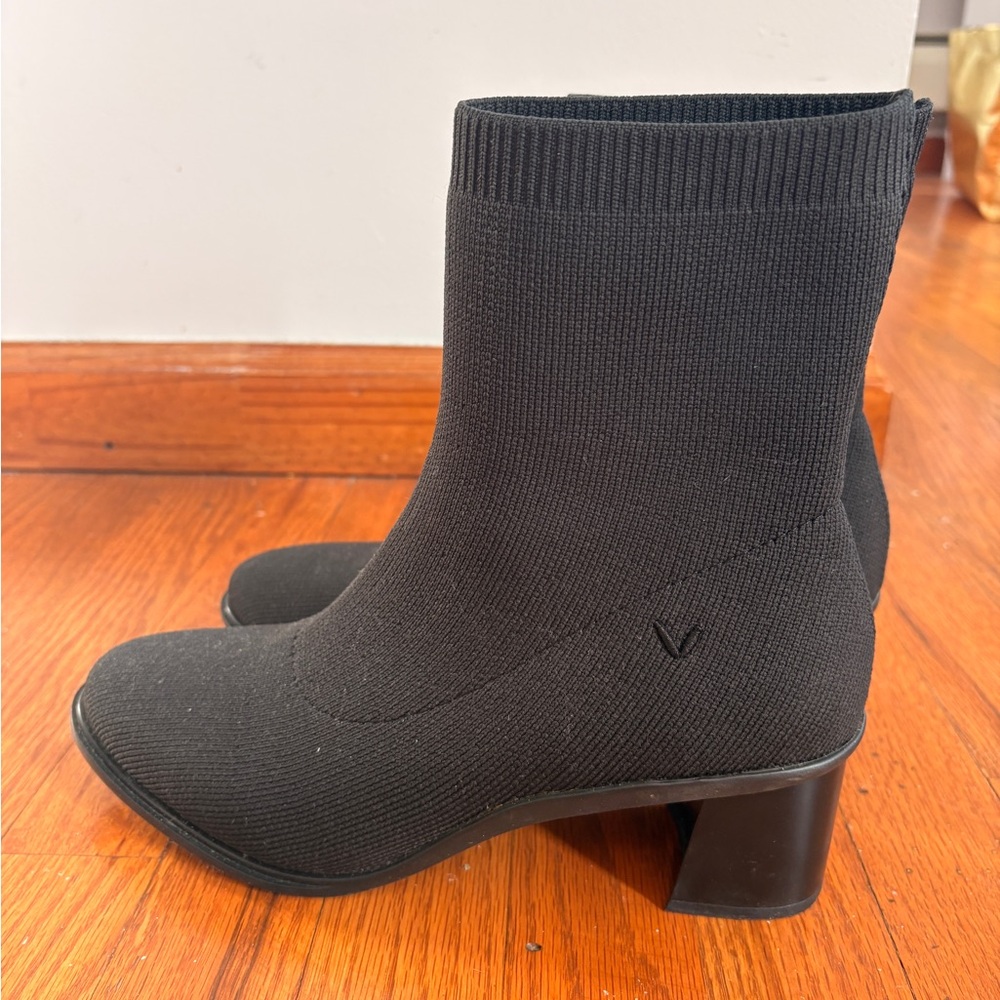 VIVAIA Amanda Heeled Boots